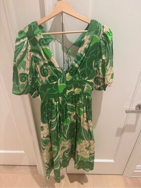 LIKE NEW FarmRio Green V-Neck Puff Sleeve Dress